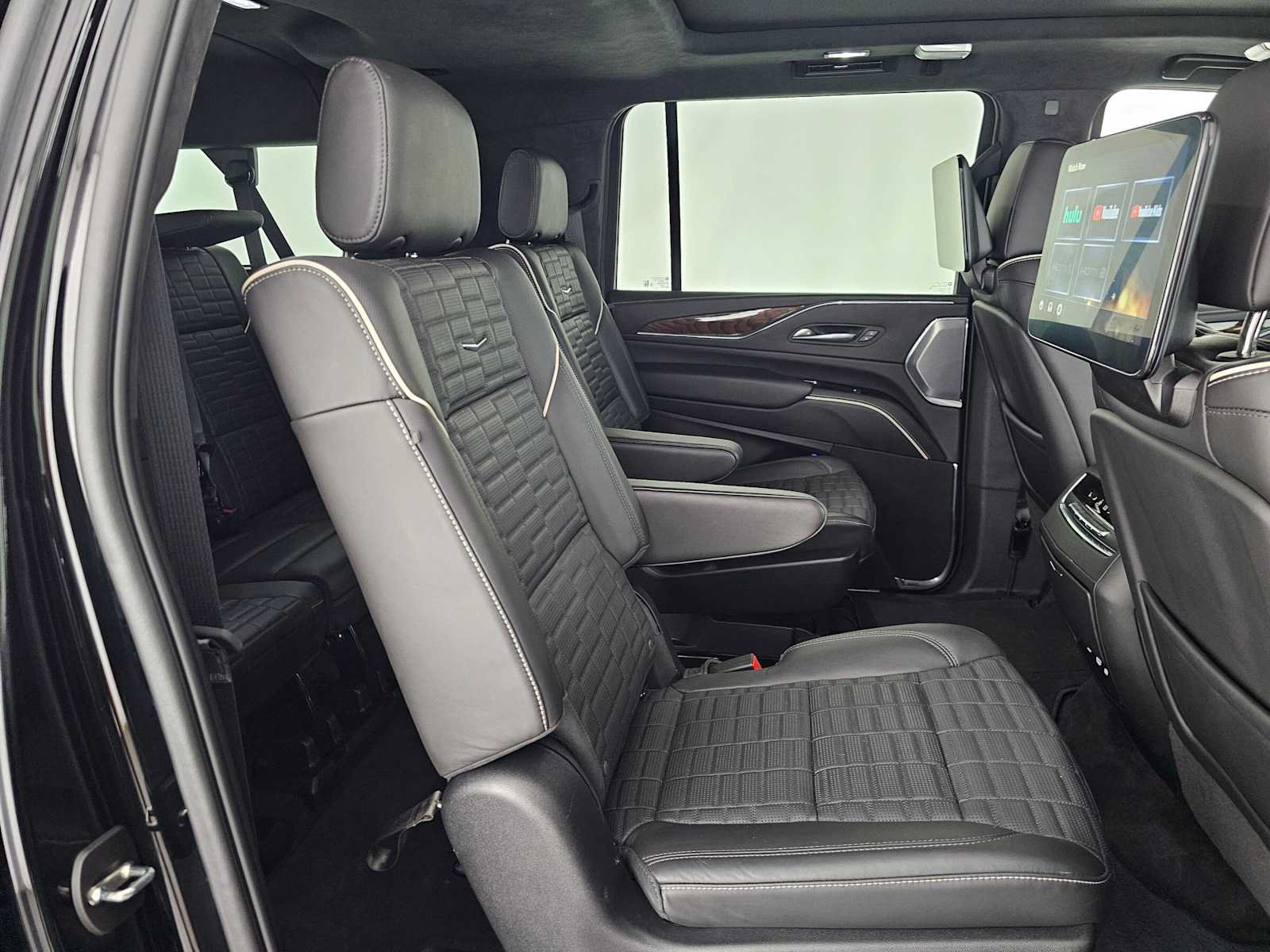 Used 2024 Cadillac Escalade ESV Premium Luxury Platinum AWD/4WD image 12