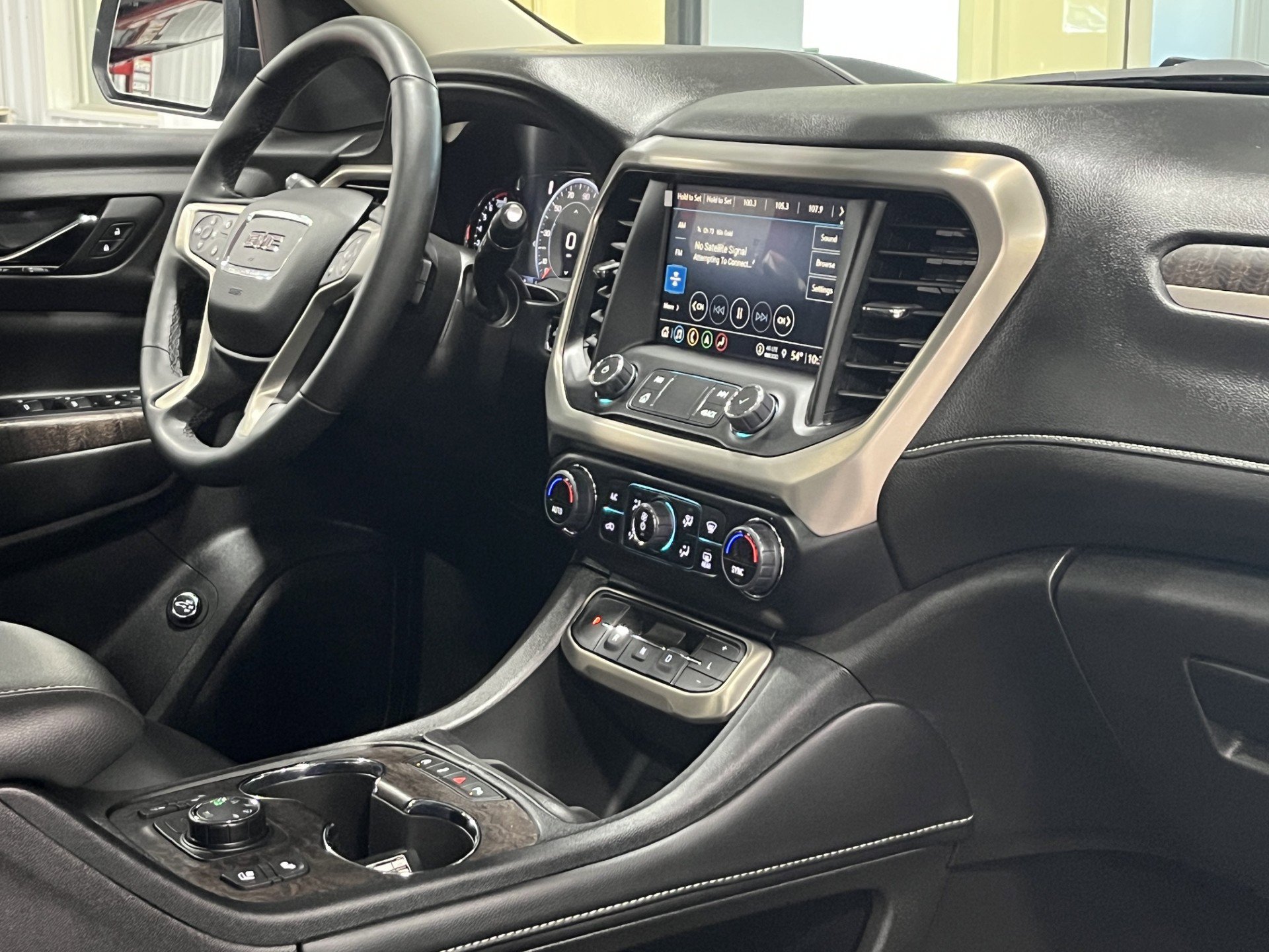 Certified 2023 GMC Acadia Denali w/ Black Diamond Edition AWD/4WD image 10