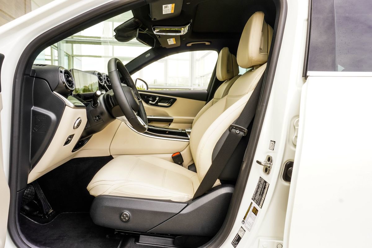 Used 2026 Mercedes-Benz GLC 300 4MATIC image 33