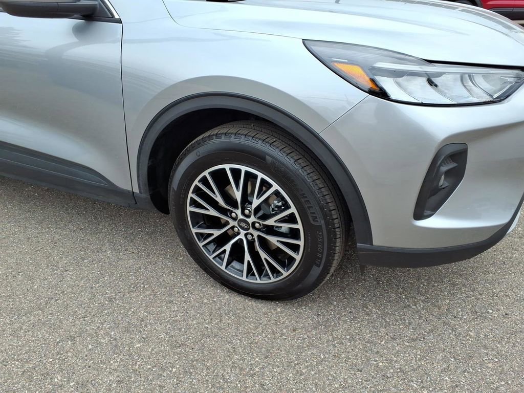 Certified 2023 Ford Escape SE image 5