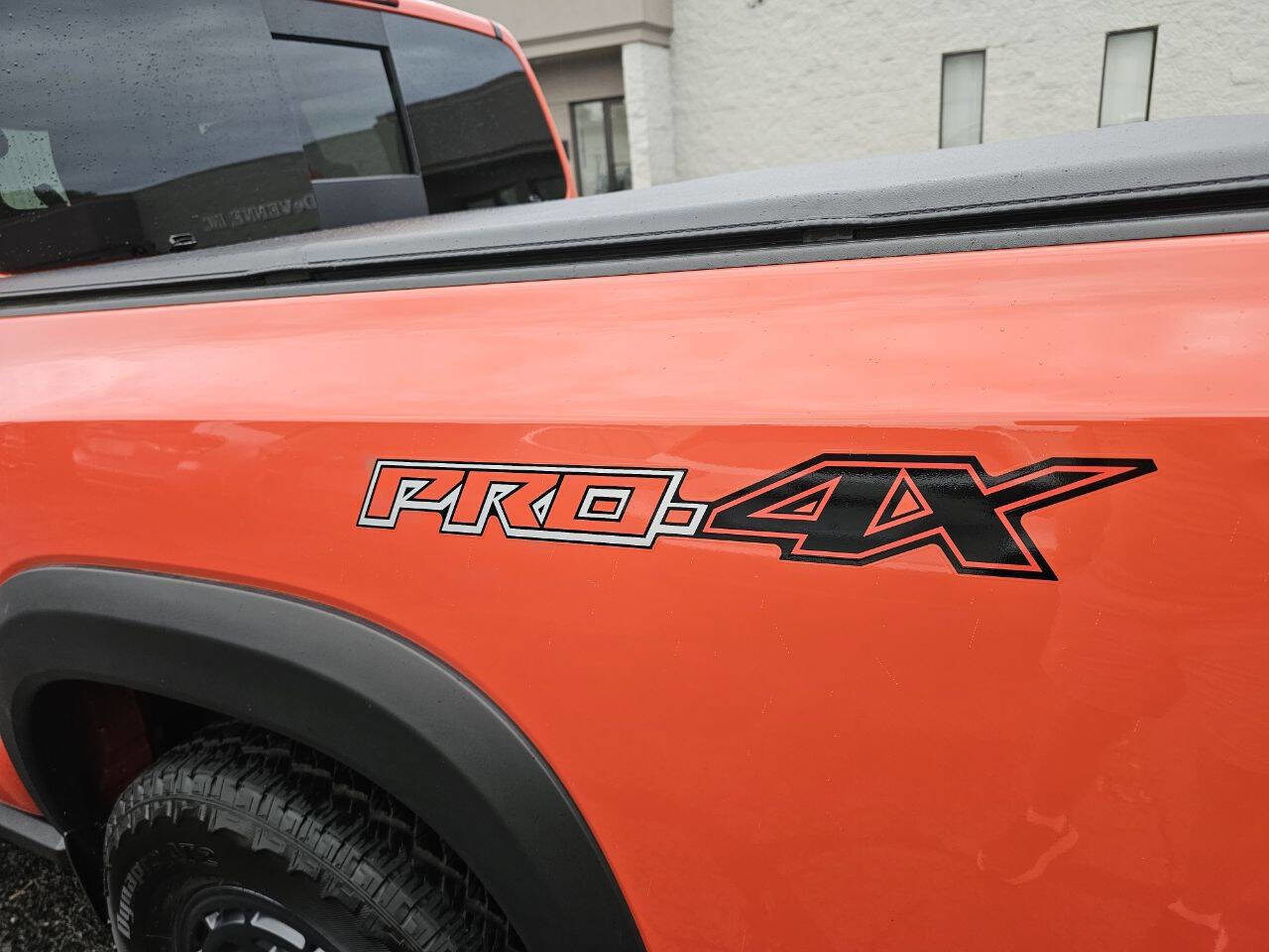 Used 2025 Nissan Frontier PRO-4X w/ Pro Convenience Package image 11