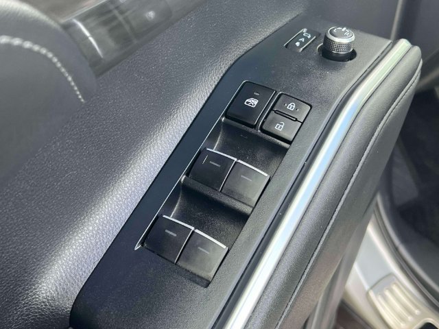 Used 2024 Toyota Highlander Platinum AWD/4WD image 22