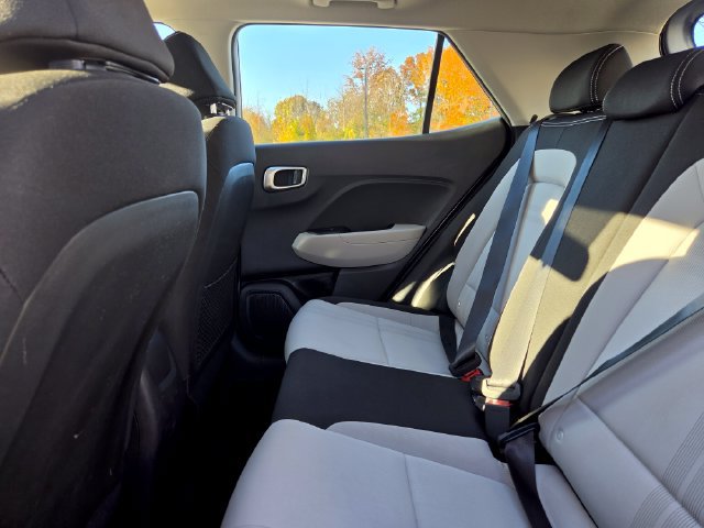 Used 2023 Hyundai Venue SEL FWD image 17