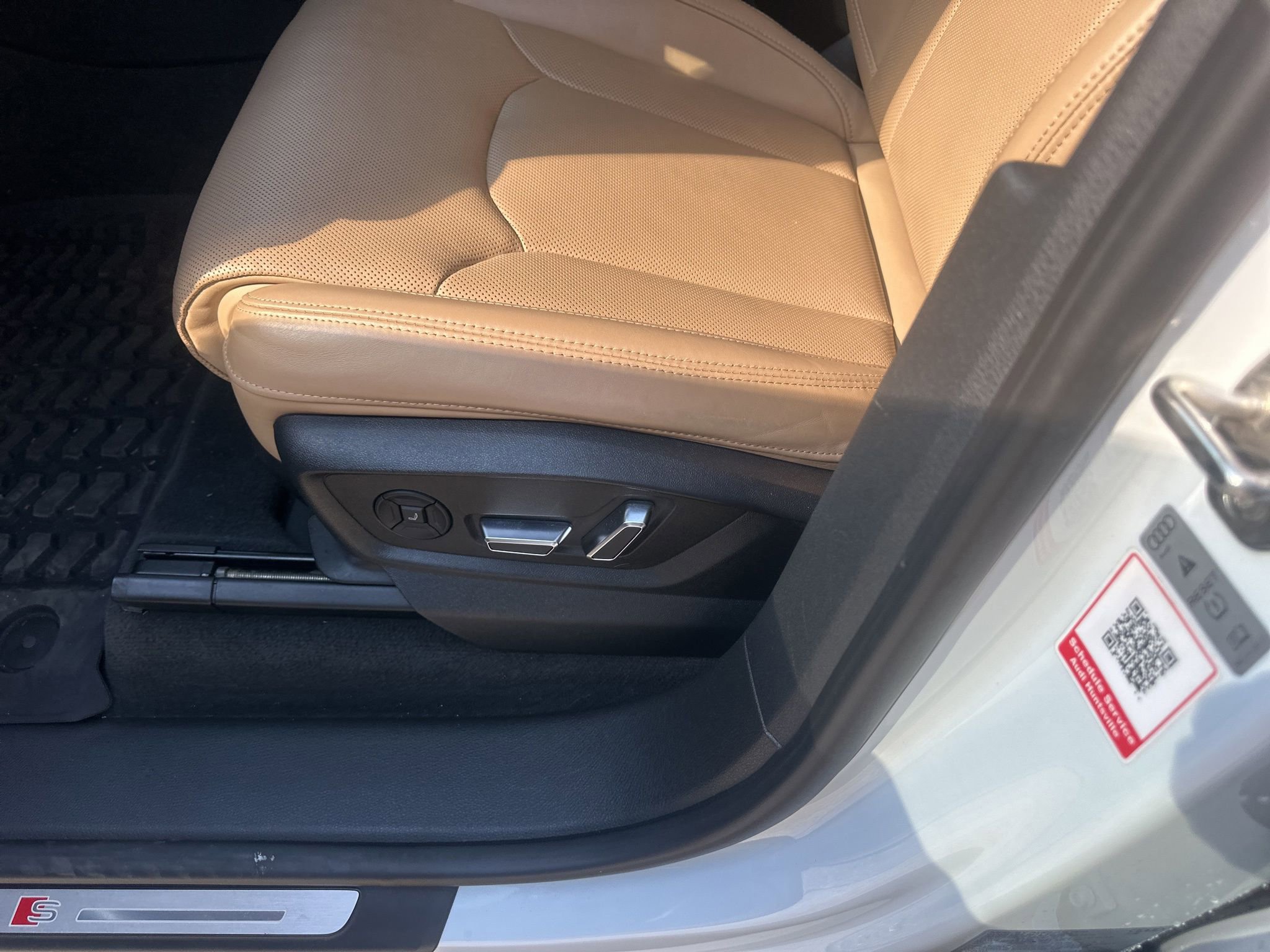 Used 2020 Audi Q8 Prestige w/ Prestige Package image 24