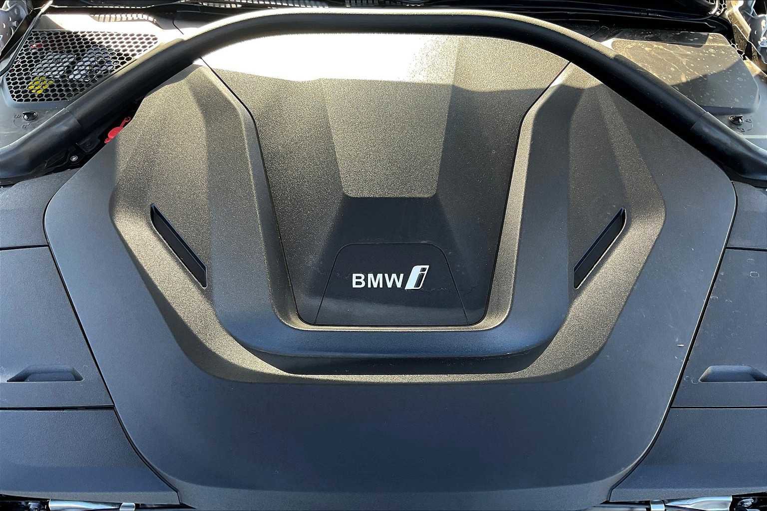 Used 2025 BMW i4 eDrive40 w/ Parking Assistance Package image 34