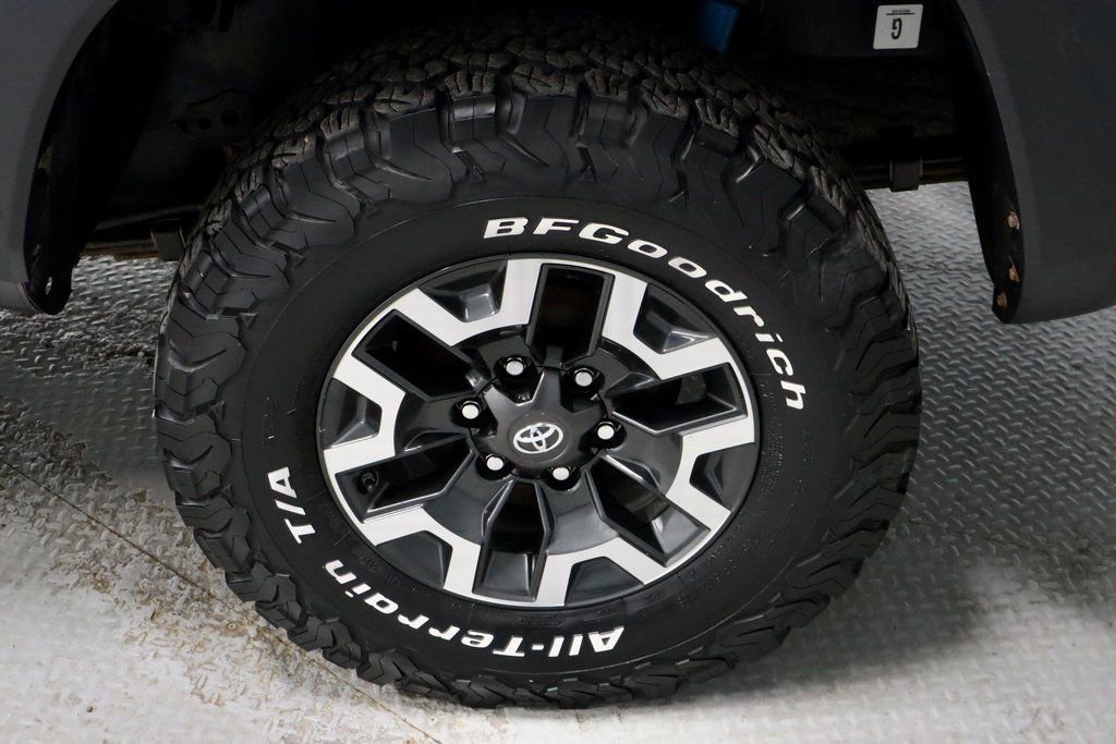 Used 2020 Toyota Tacoma TRD Off-Road w/ Technology Package image 18