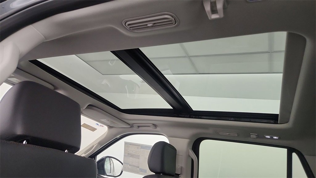 New 2025 Ford Expedition Active image 11