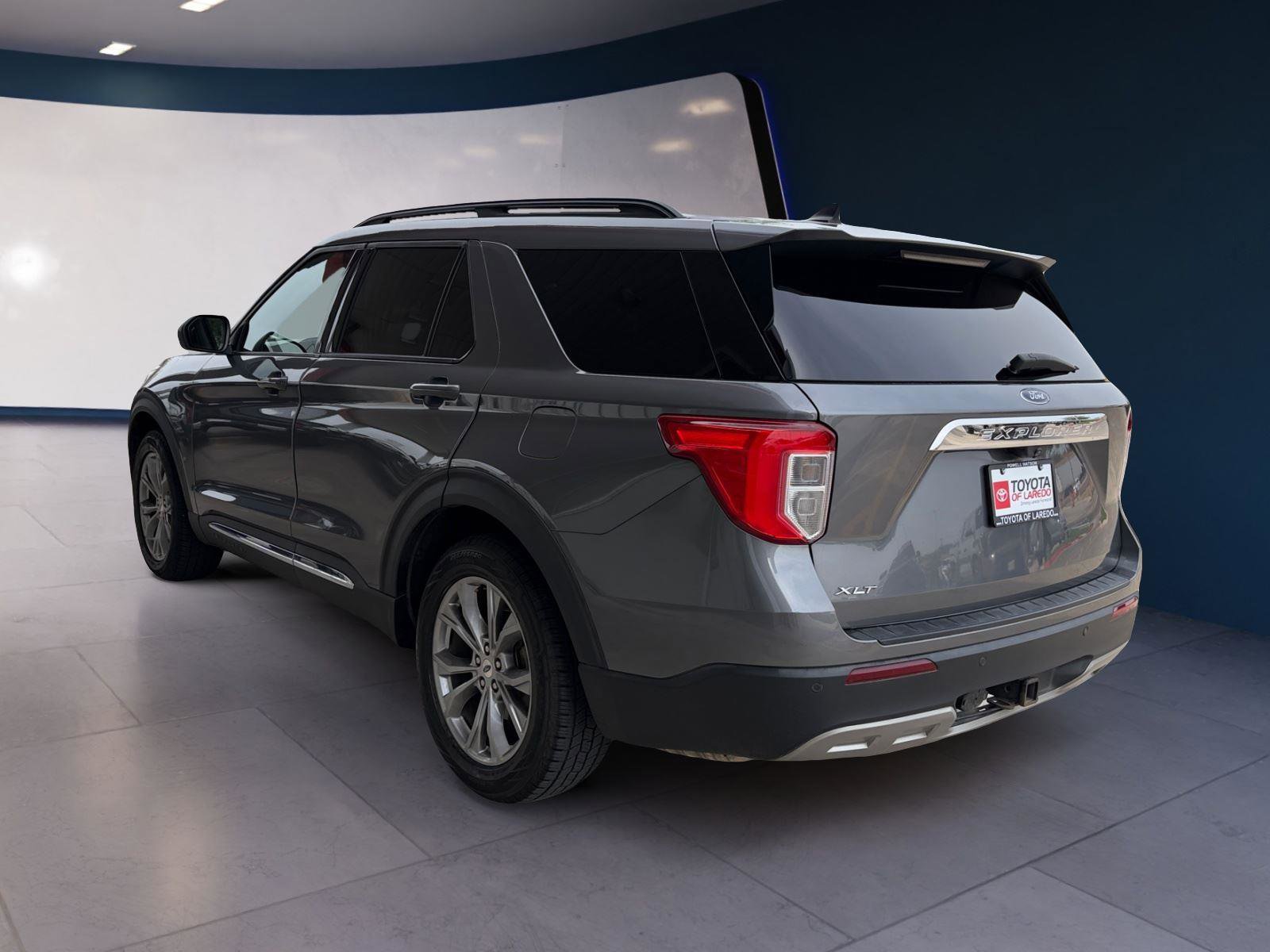 Used 2022 Ford Explorer XLT w/ Equipment Group 202A image 3