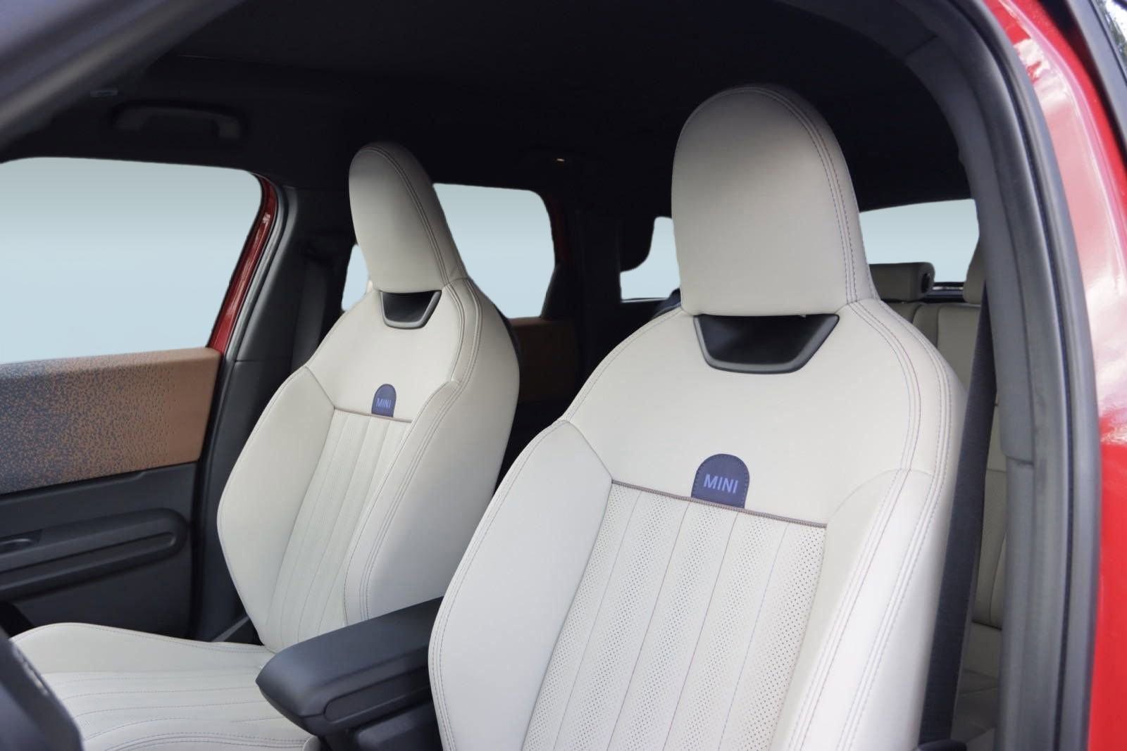 Used 2025 MINI Cooper Countryman S w/ Comfort Package Max image 22