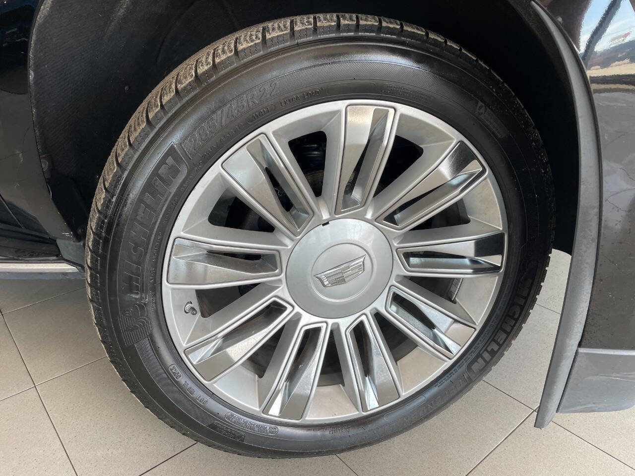 Used 2018 Cadillac Escalade ESV Luxury AWD/4WD image 9