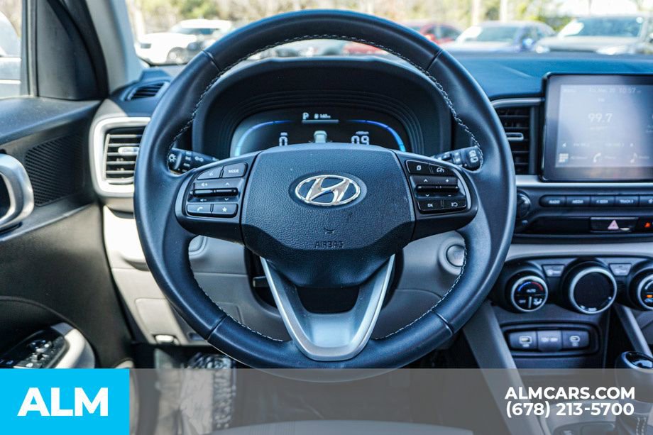 Used 2025 Hyundai Venue SEL image 28