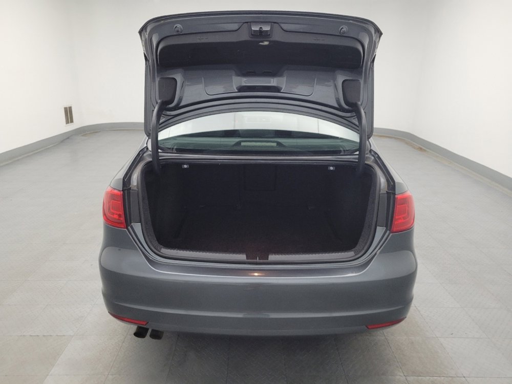 Used 2013 Volkswagen Jetta SE FWD image 29