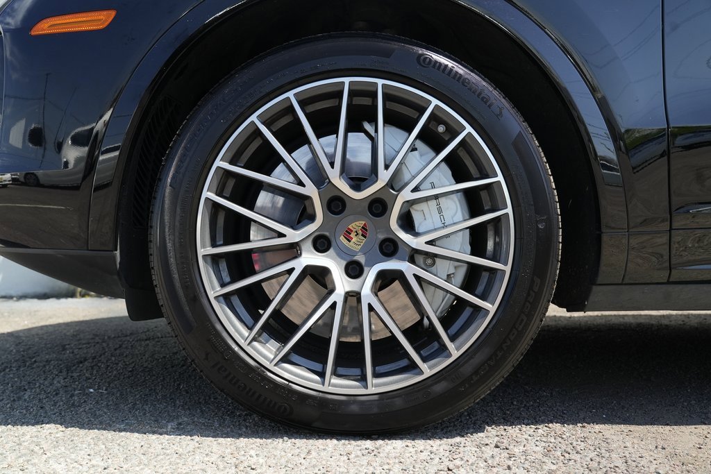 Used 2022 Porsche Cayenne Turbo image 13