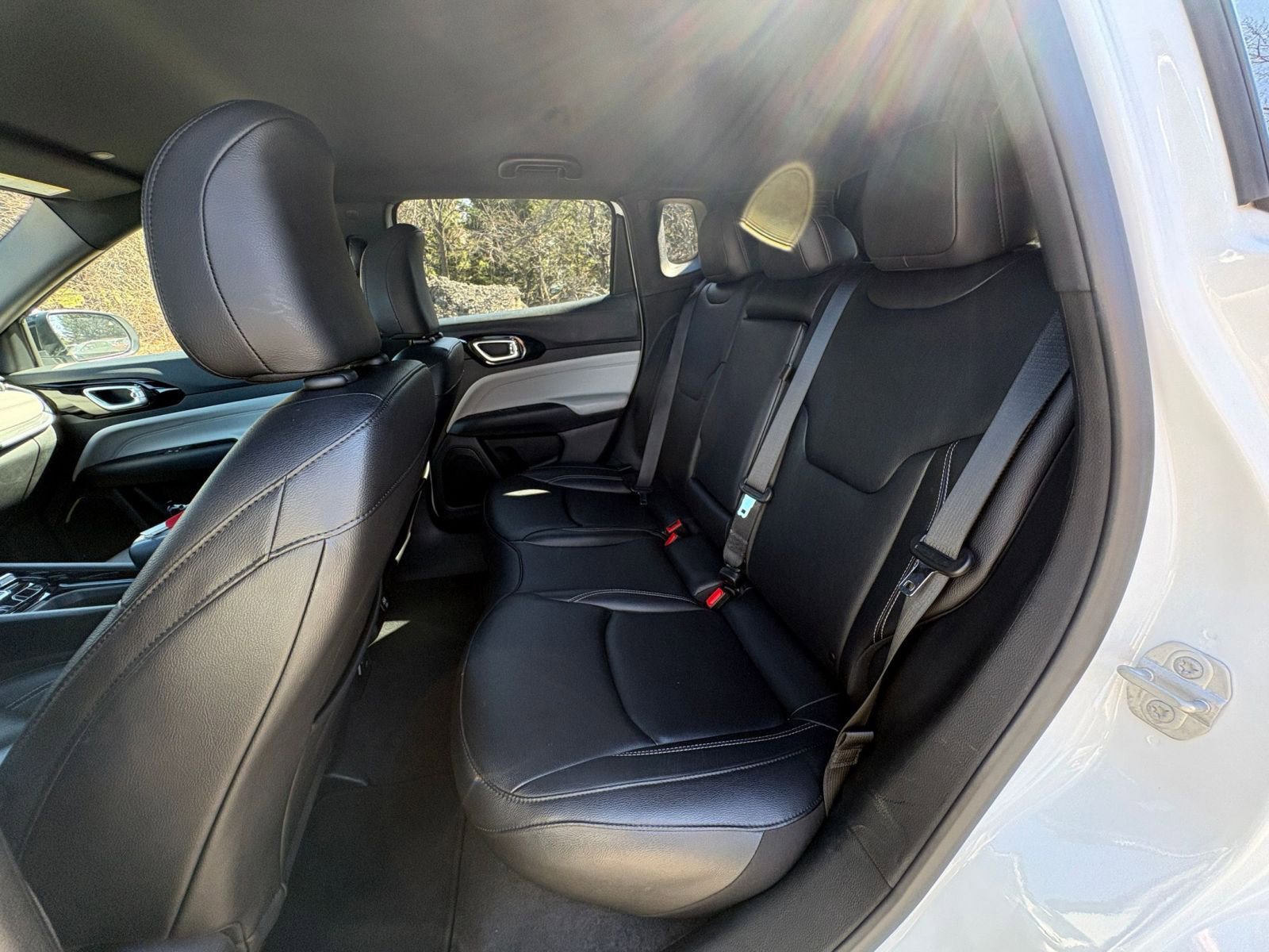 Used 2025 Jeep Compass Limited image 23