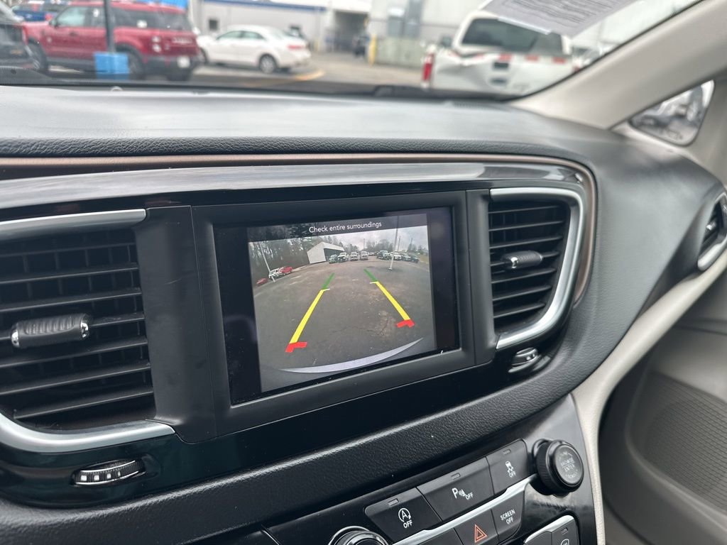 Used 2018 Chrysler Pacifica Touring w/ Tire & Wheel Group image 22