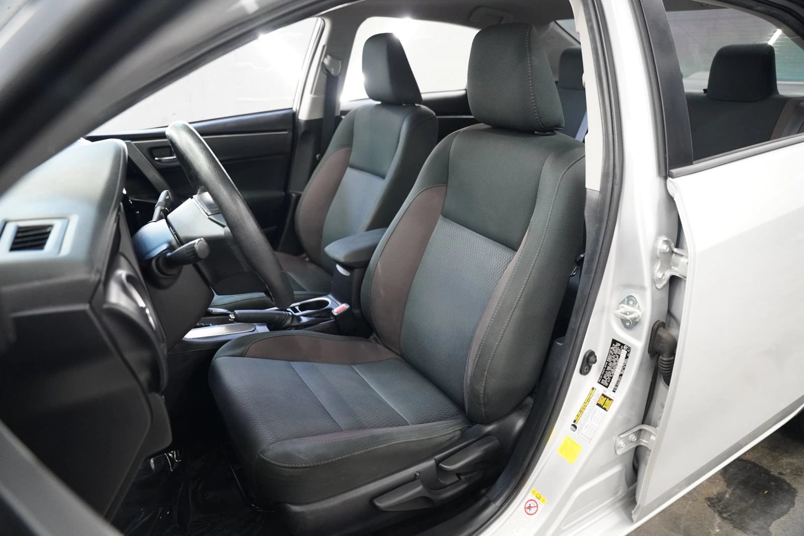 Used 2019 Toyota Corolla LE FWD image 12