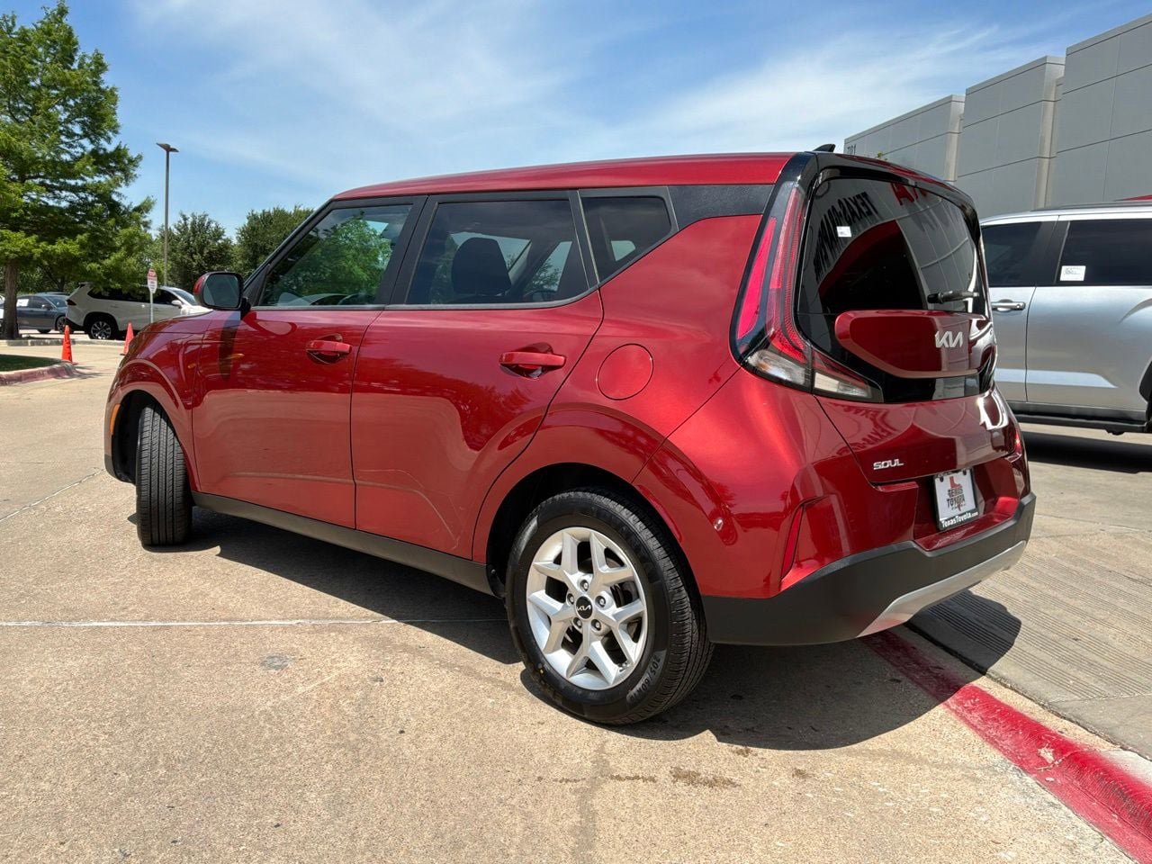 Used 2025 Kia Soul LX w/ LX Technology Package FWD image 8