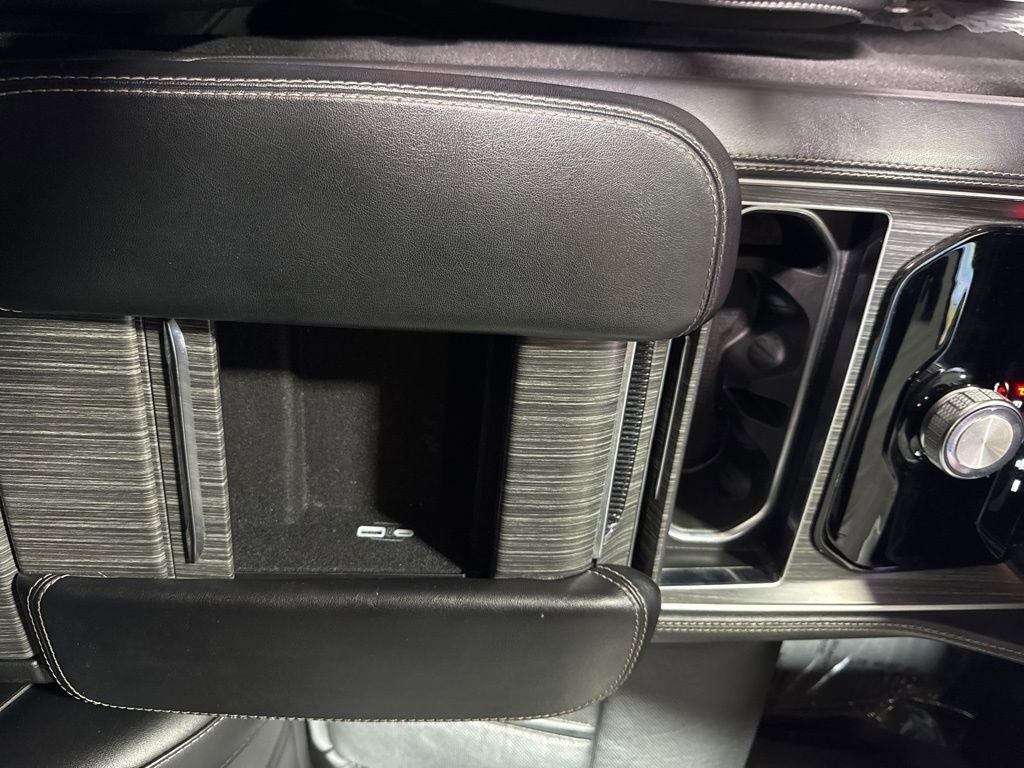 Used 2024 Jeep Wagoneer L Series II image 35