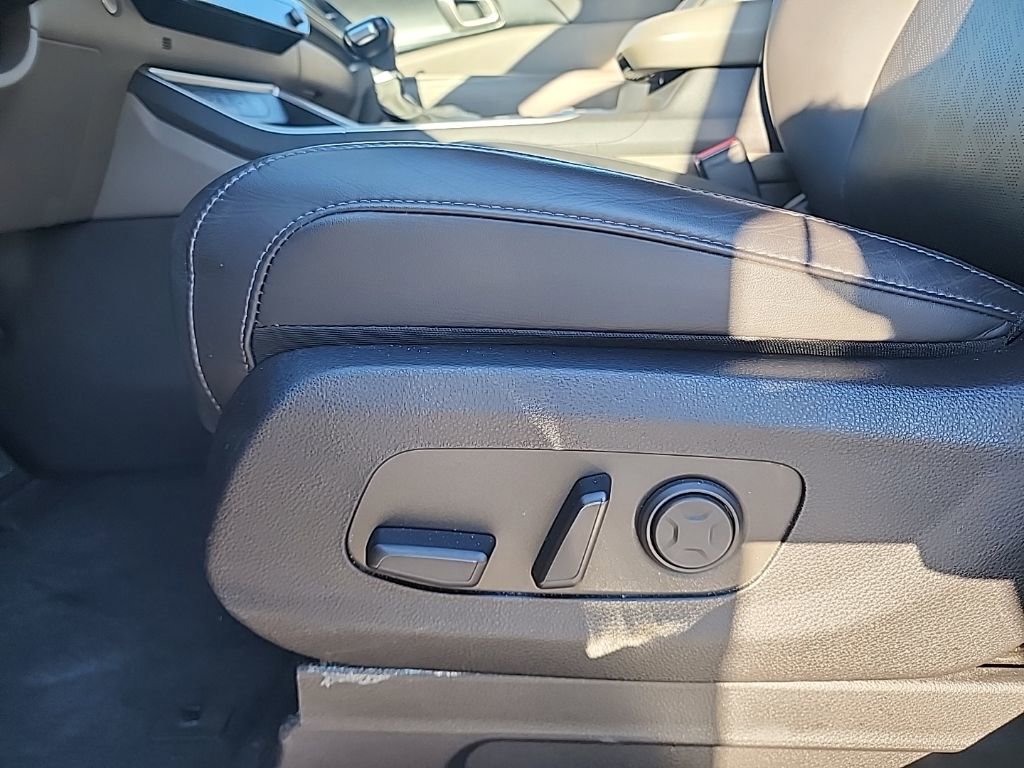 Used 2025 Kia Carnival image 23