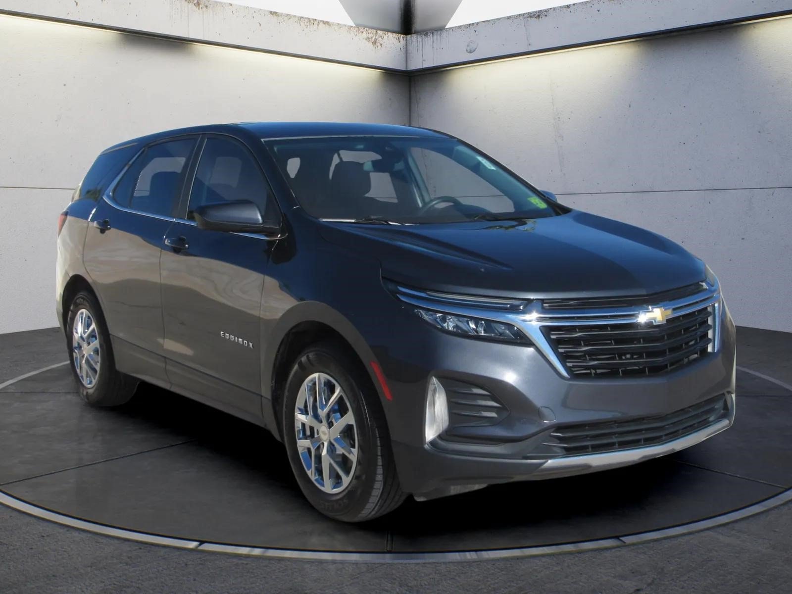 Used 2023 Chevrolet Equinox LT FWD image 2