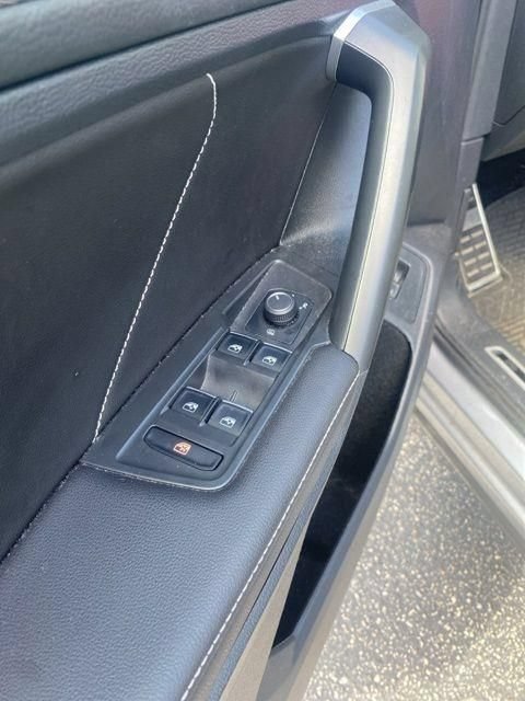 Used 2024 Volkswagen Tiguan SE R-Line AWD/4WD image 12