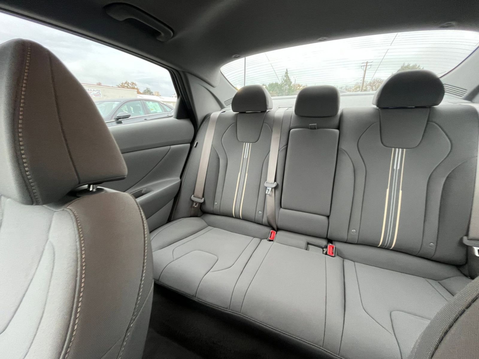 Used 2025 Hyundai Elantra SEL image 37