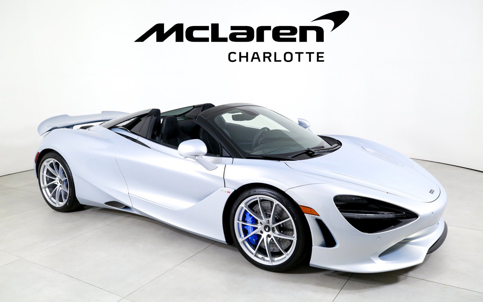 Used 2026 McLaren 750S Spider RWD image 2