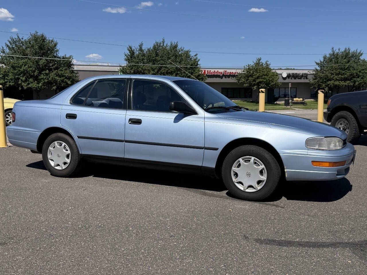 Used 1992 Toyota Camry Deluxe FWD image 14