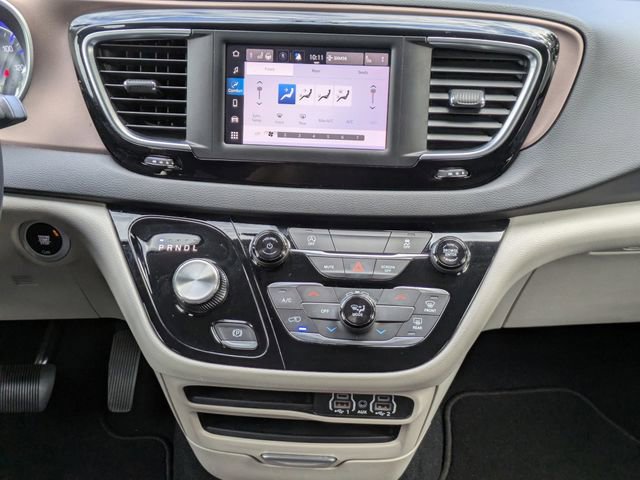 Used 2023 Chrysler Voyager LX image 23