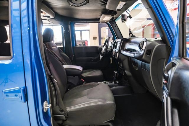 Used 2015 Jeep Wrangler Unlimited Sahara w/ Connectivity Group image 31