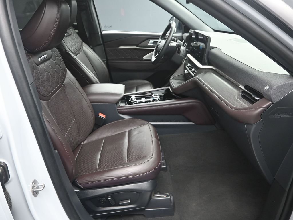 Used 2025 Ford Explorer Platinum w/ LUX Leather Package image 43