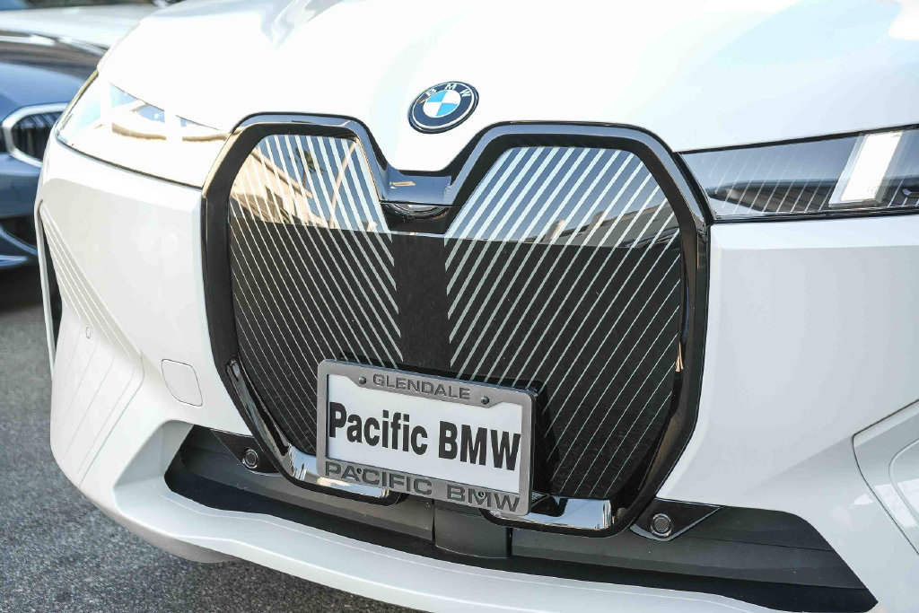 Used 2026 BMW iX xDrive60 AWD/4WD image 11