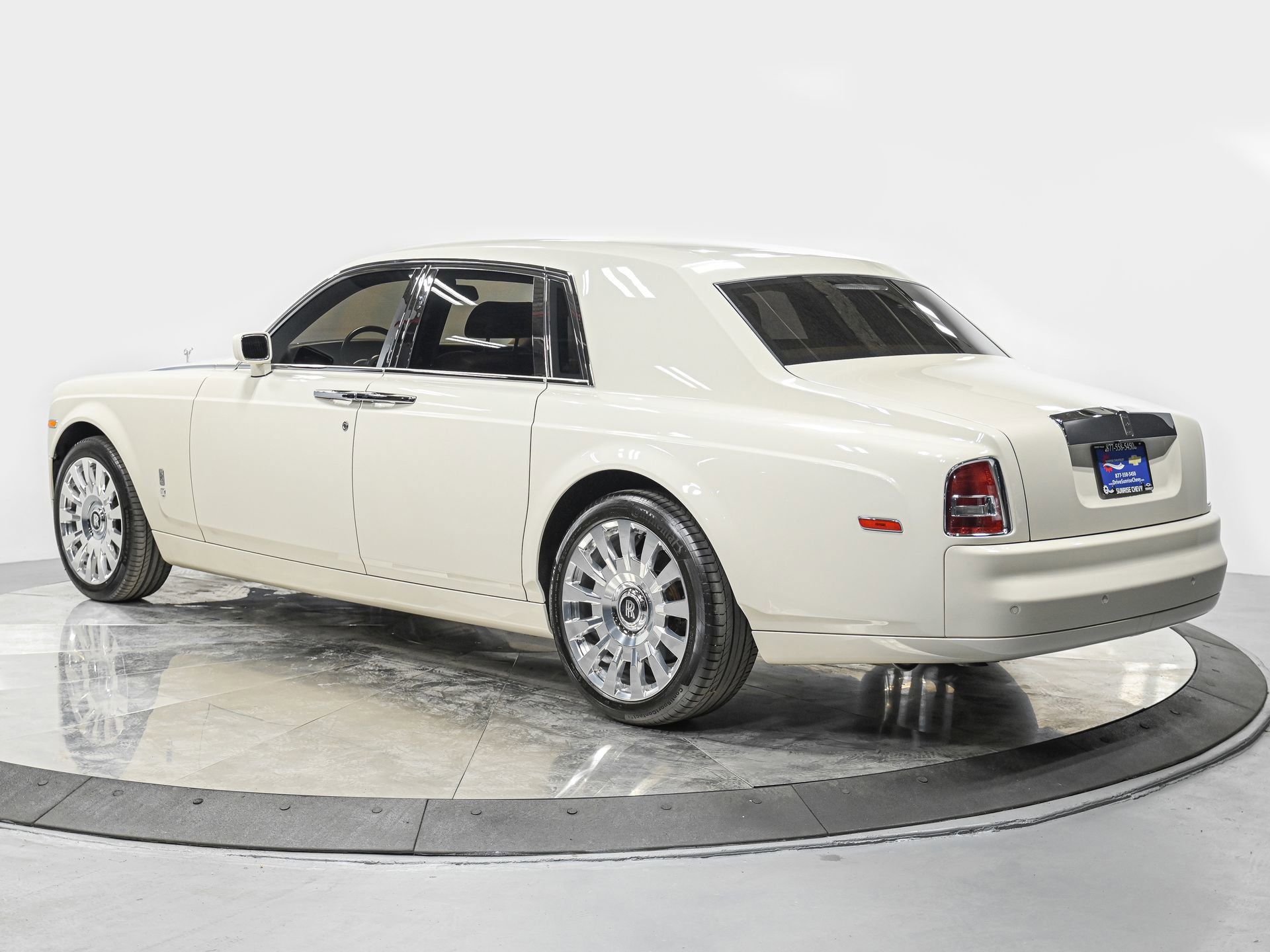 Used 2004 Rolls-Royce Phantom Sedan image 4
