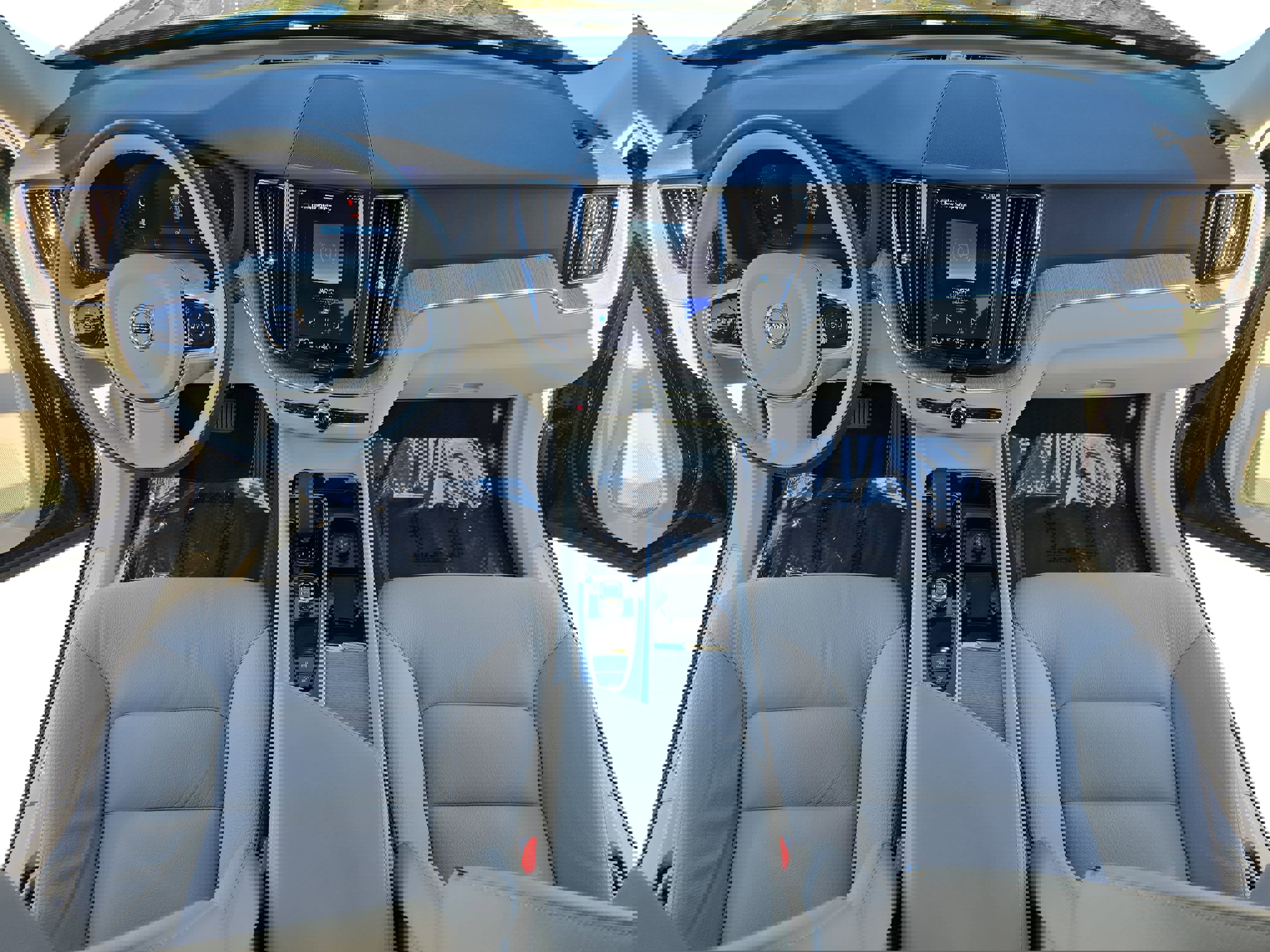 Used 2023 Volvo XC60 B5 Plus w/ Climate Package image 9