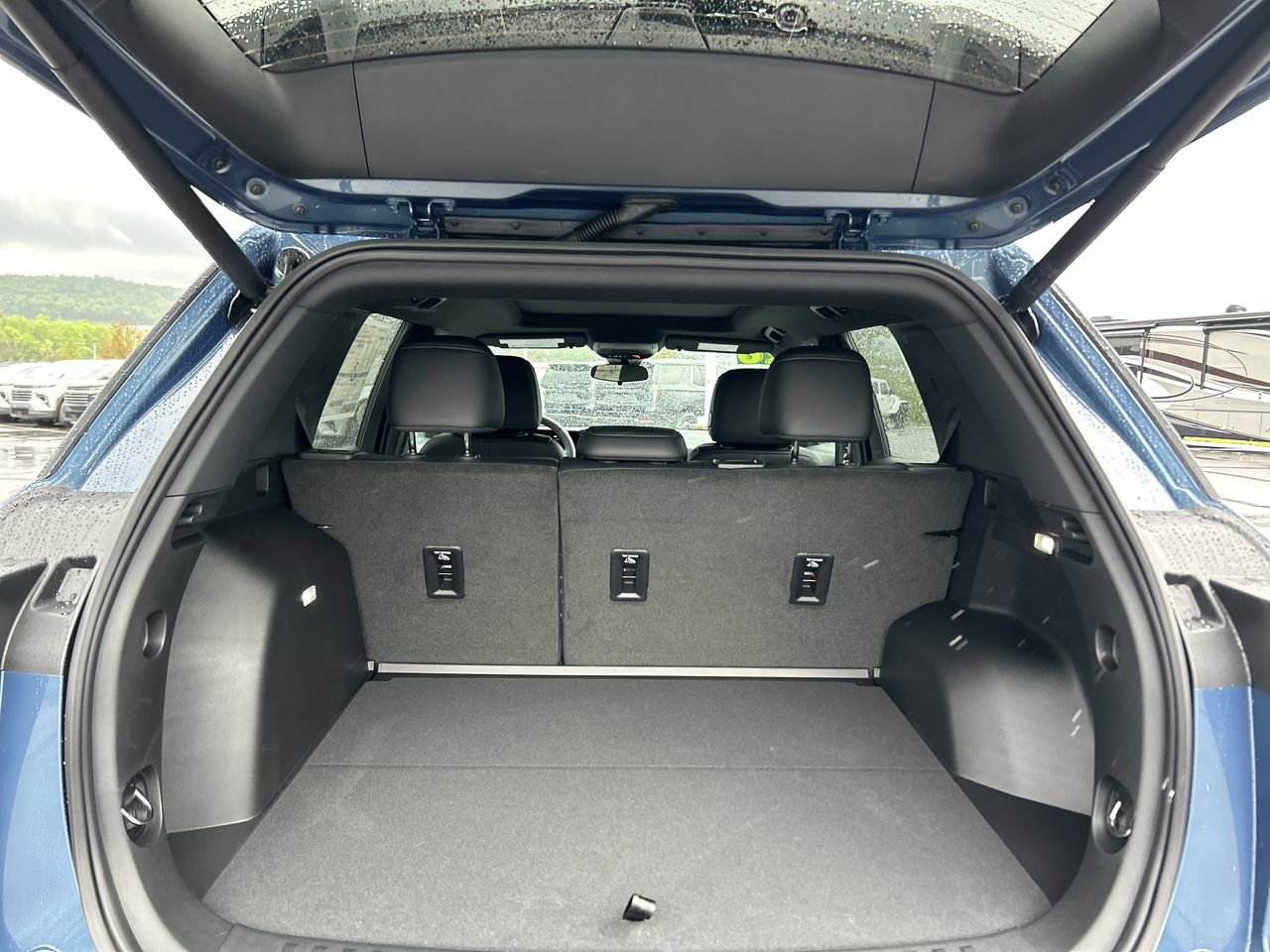 New 2026 Chevrolet Equinox LT w/ Convenience Package II AWD/4WD image 18