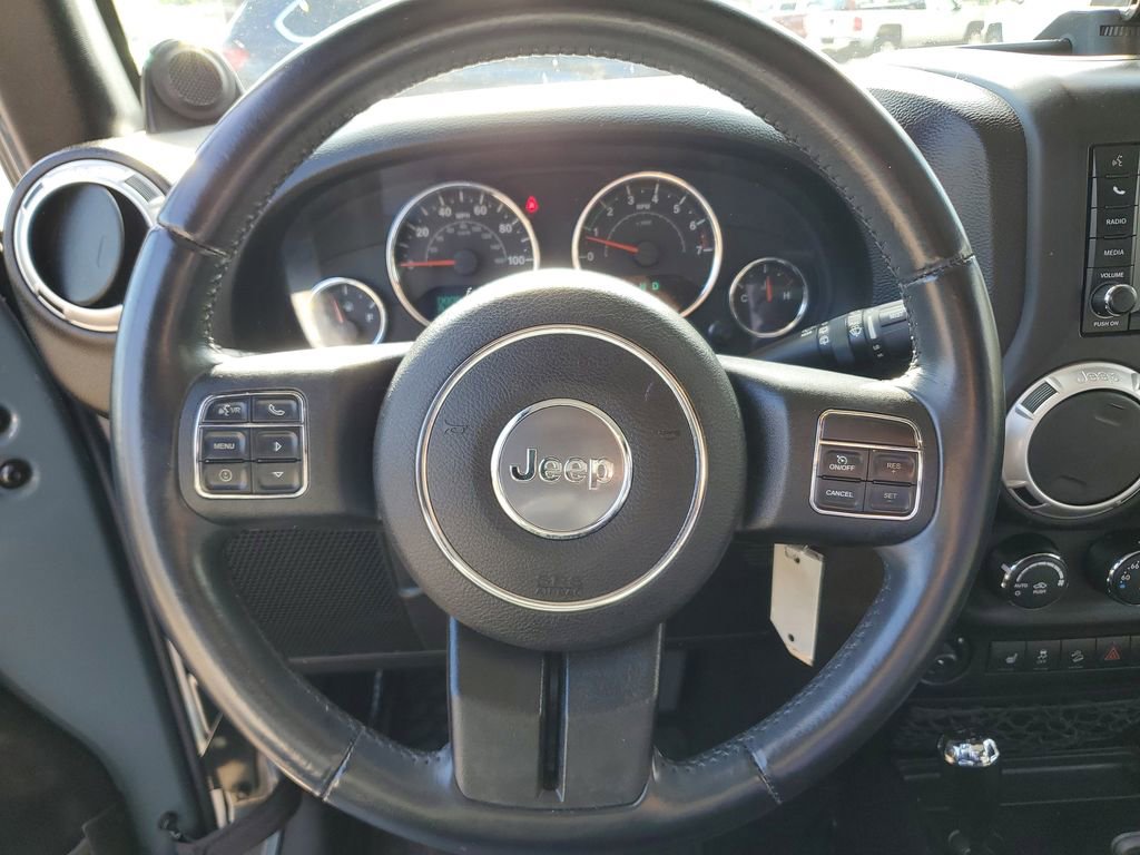 Used 2014 Jeep Wrangler Unlimited Sahara w/ Connectivity Group AWD/4WD image 14