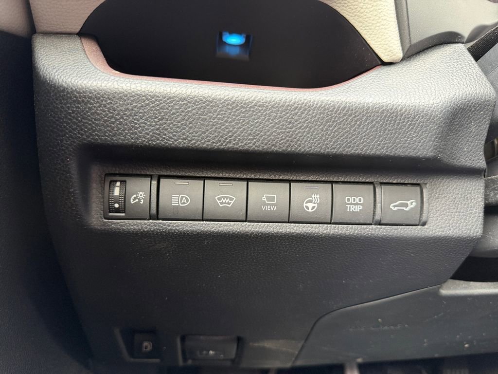Used 2023 Toyota RAV4 Limited image 30