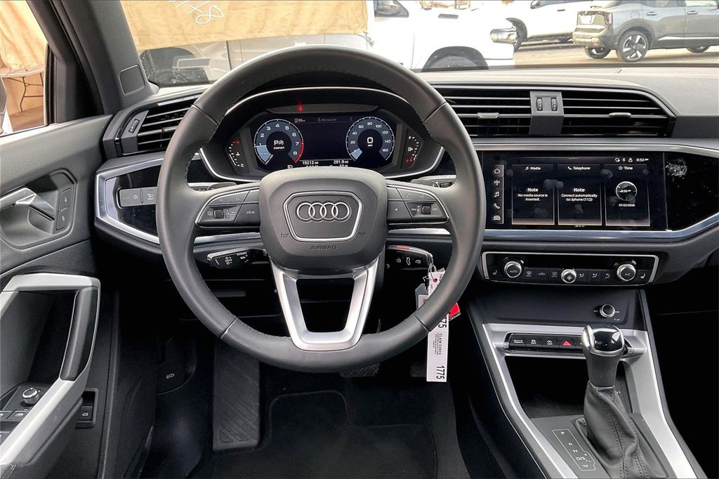 Used 2025 Audi Q3 2.0T Premium image 5