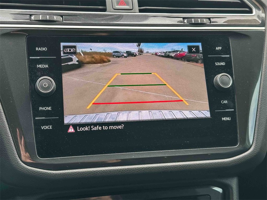 Used 2024 Volkswagen Tiguan SE image 32