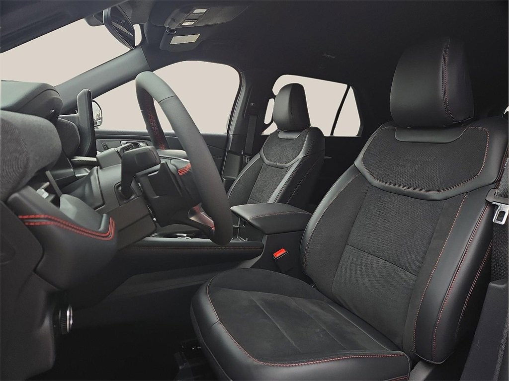 Used 2025 Ford Explorer ST image 14