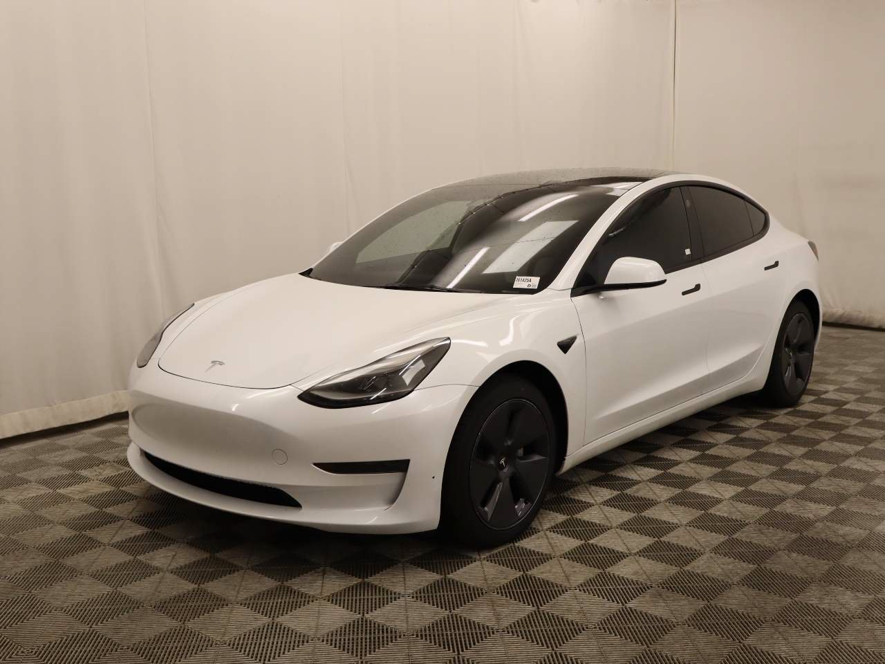 Used 2023 Tesla Model 3 Standard Range RWD image 1