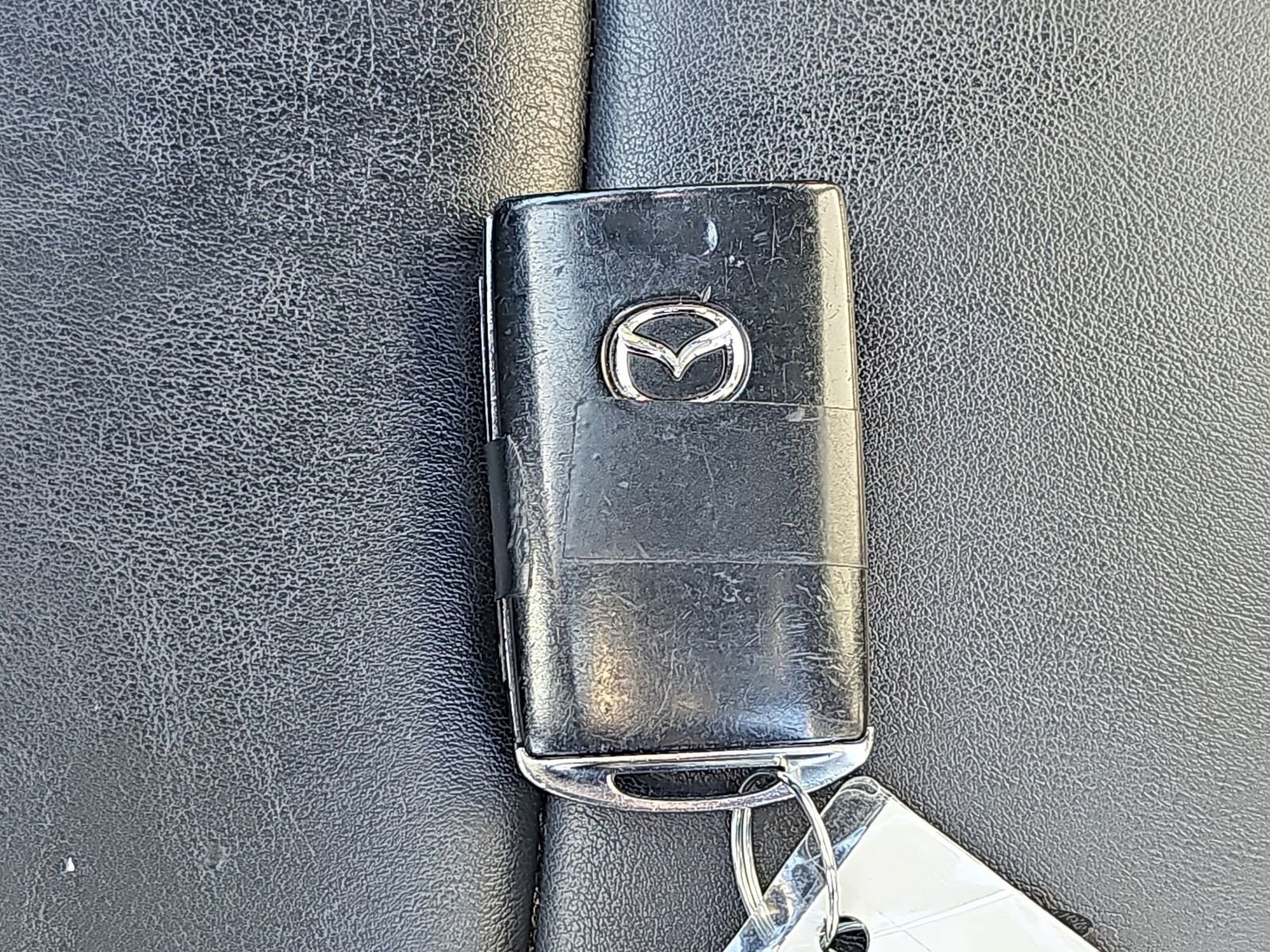 Used 2019 MAZDA MAZDA3 Hatchback w/ Preferred Package FWD image 17