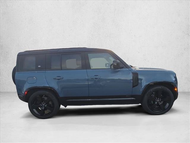 Used 2021 Land Rover Defender 110 X-Dynamic SE AWD/4WD image 4