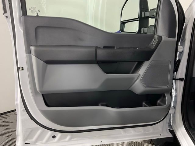 New 2026 Ford F550 4x4 Regular Cab Super Duty image 13
