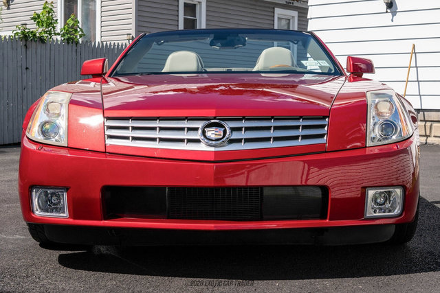 Used 2005 Cadillac XLR RWD image 13