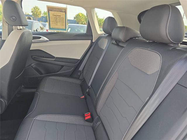 Used 2026 Volkswagen Taos SE FWD image 9
