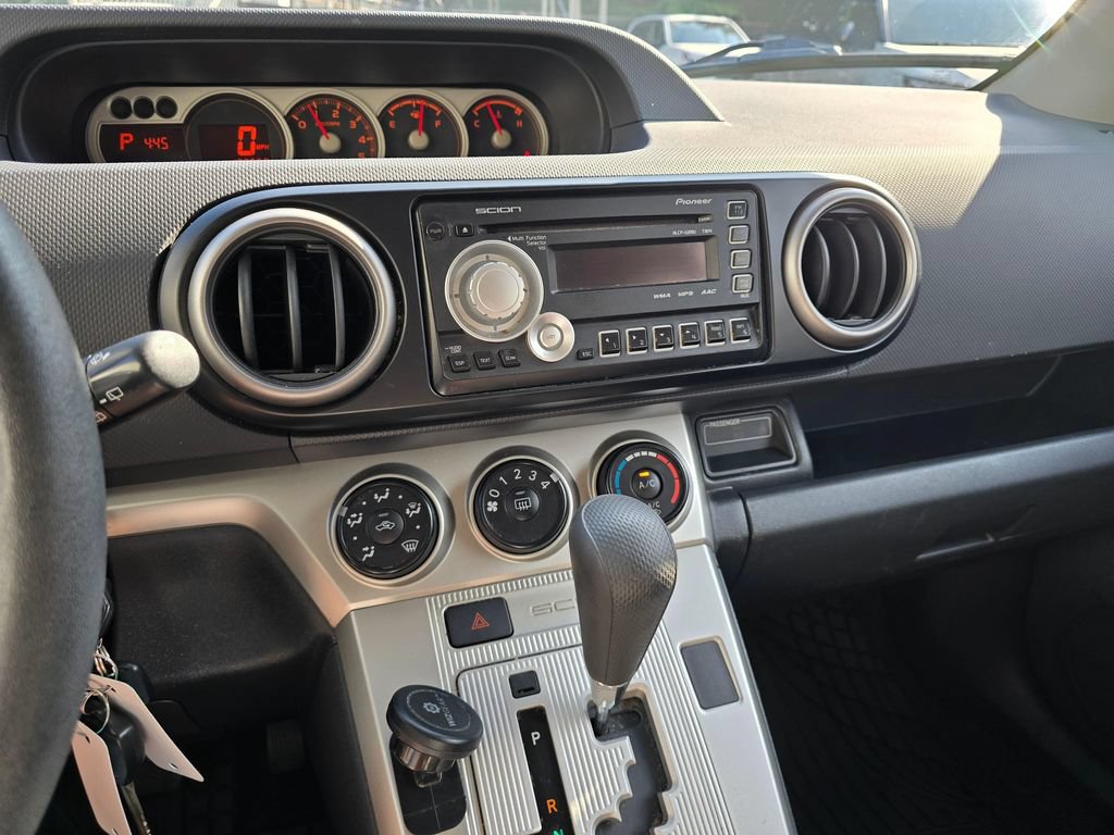 Used 2010 Scion xB FWD image 17