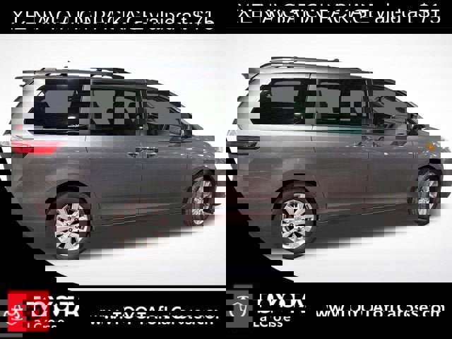 Used 2017 Toyota Sienna XLE w/ XLE Navigation Package AWD/4WD image 2