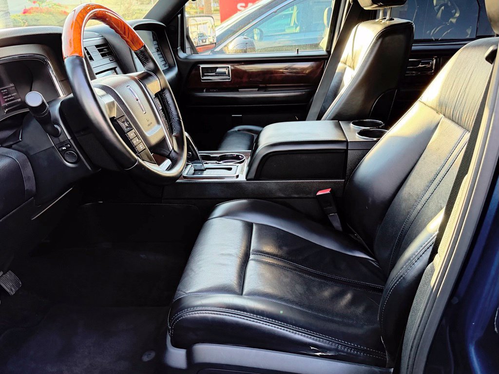 Used 2017 Lincoln Navigator Select AWD/4WD image 11