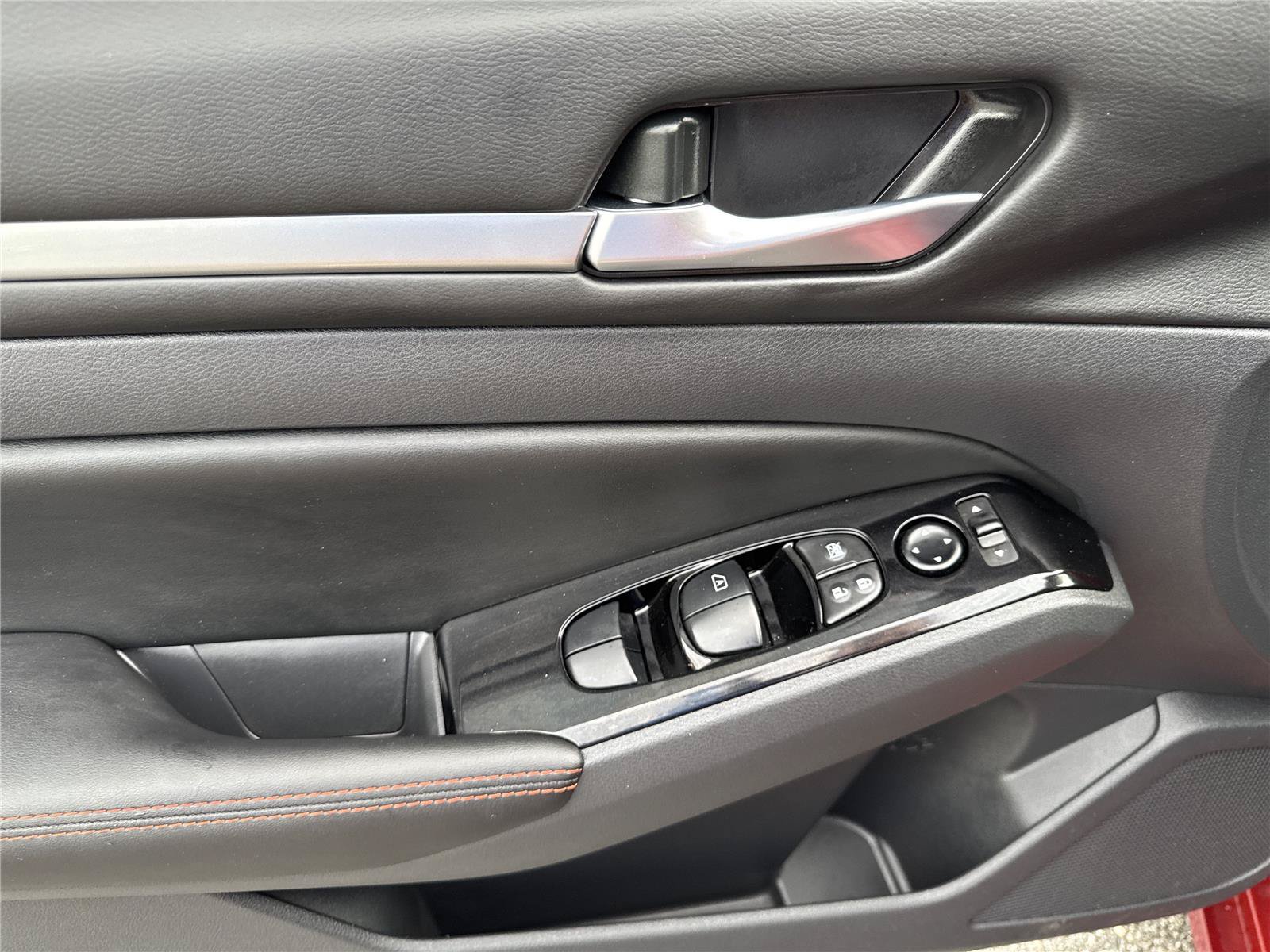 Used 2025 Nissan Altima 2.5 SR FWD image 18